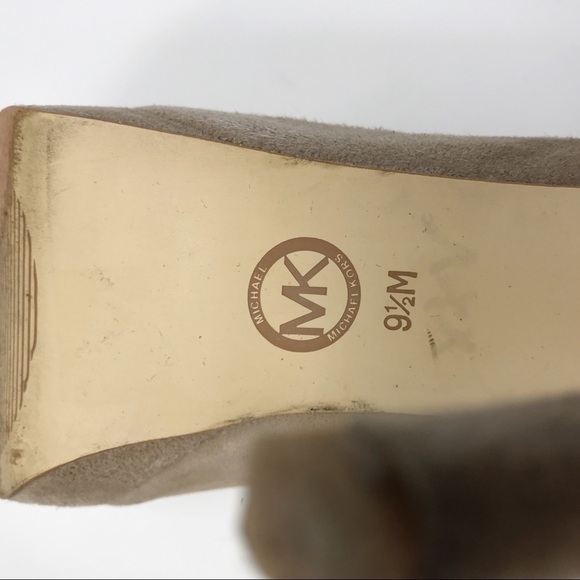 Michael Kors York Suede Beige Platform Pumps 9.5 - Picture 8 of 8